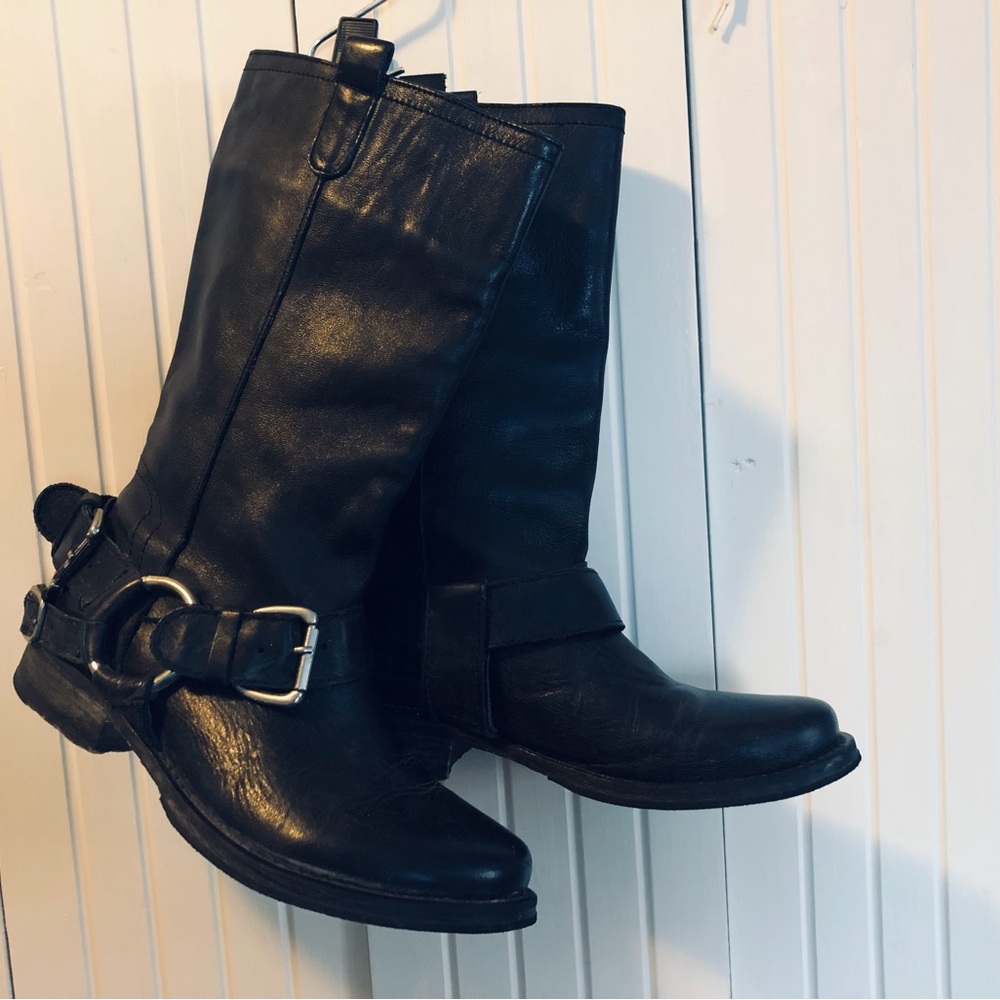 Black motorcycle boots